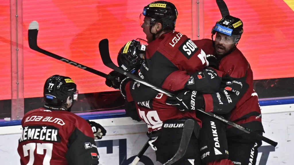 Sparťané slaví vítězný gól v prodloužení Sobotky