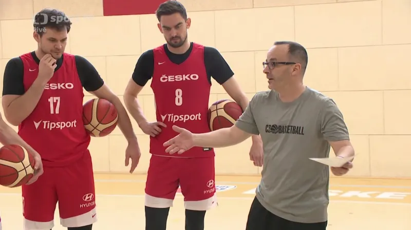 K reprezentaci se před kvalifikací s Řeckem připojil i Satoranský