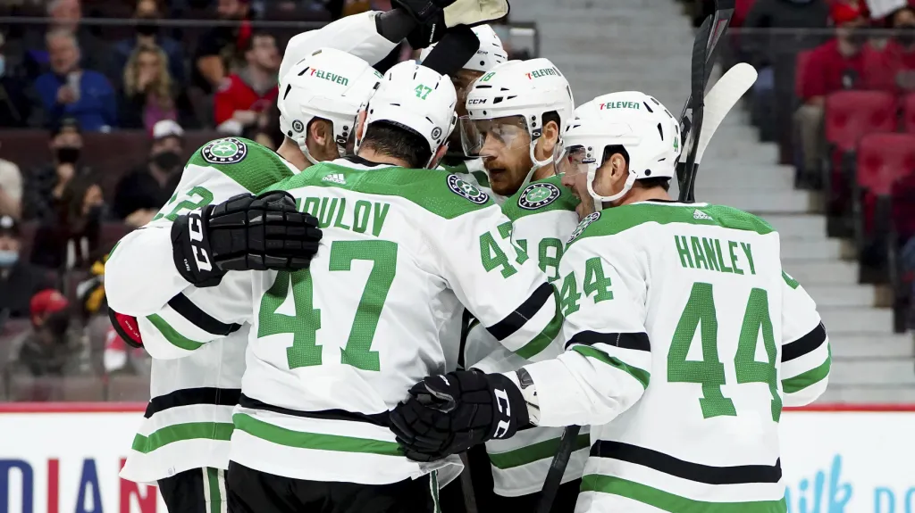 Radek Faksa se spoluhráči