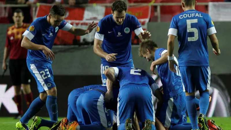 Hráči Liberece se radují z vyrovnávacího gólu.