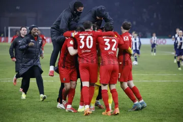 Fotbalisté Freiburgu se radují z výhry