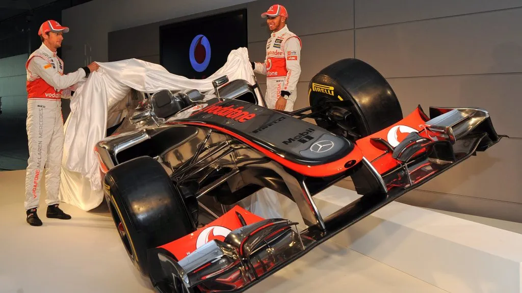 Jenson Button a Lewis Hamilton představují novou formuli