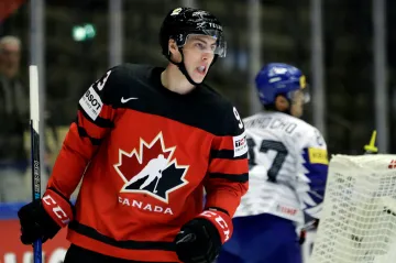 Ryan Nugent-Hopkins z Kanady v utkání proti Jižní Koreji