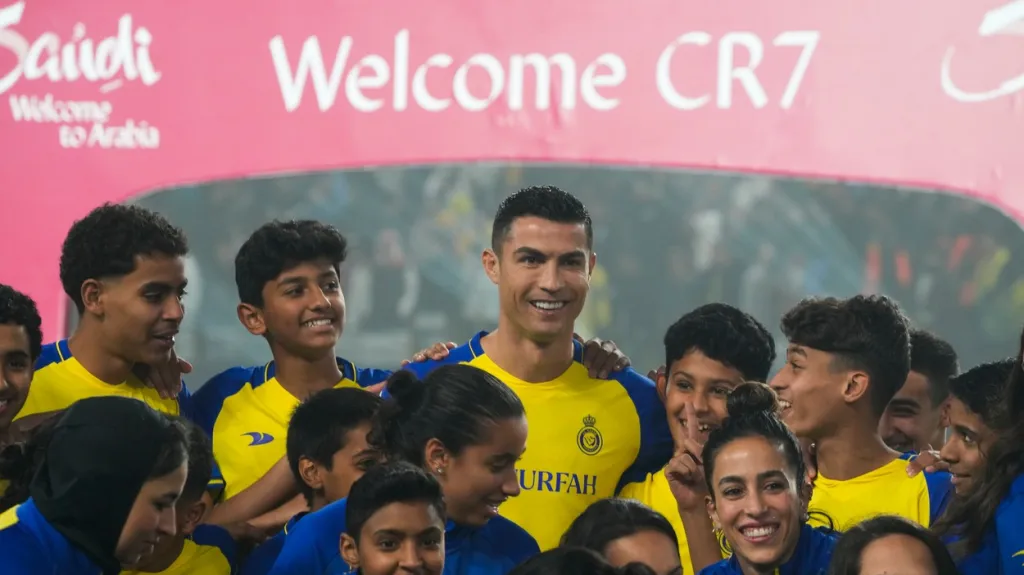Cristiano Ronaldo při představení v jeho novém klubu an-Nasr