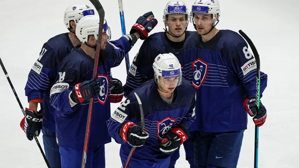 Radost francouzských hráčů po gólu