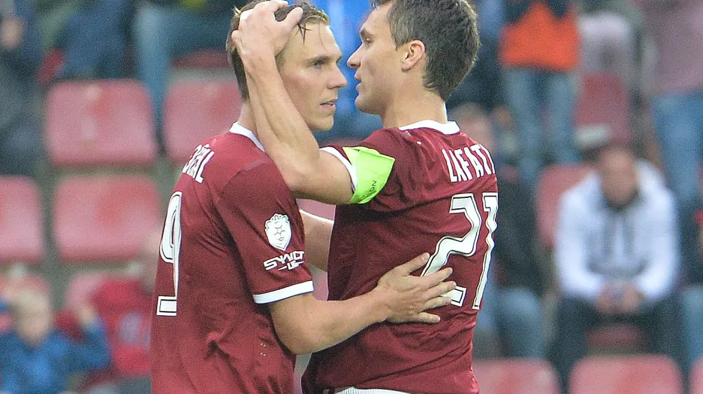 Radující se fotbalisté Sparty