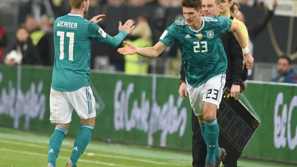 Timo Werner a Mario Gómez 