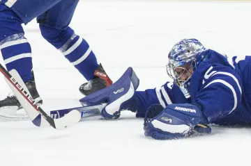 Brankář Toronta Petr Mrázek