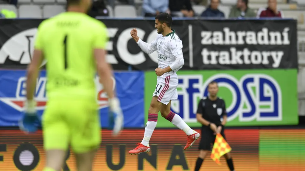 Liel Abada ze Celticu oslavuje gól v Jablonci