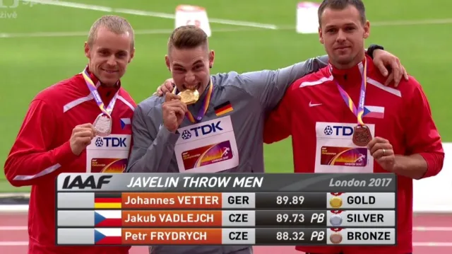 Medailový ceremoniál oštěpařů za účasti Vadlejcha s Frydrychem