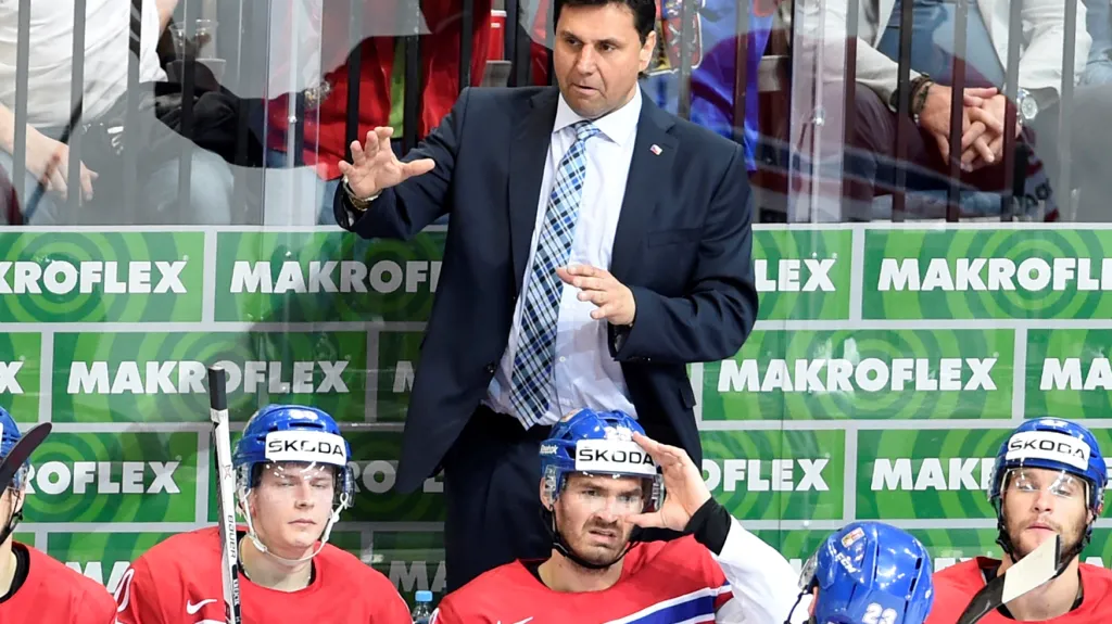 Trenér Vladimír Růžička na lavičce české hokejové reprezentace