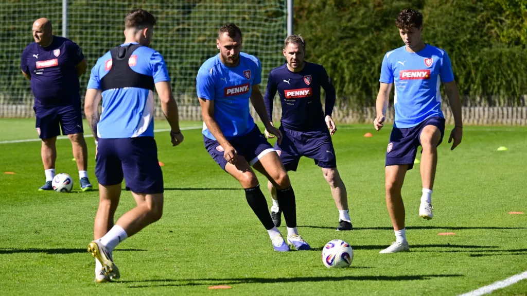 Trénink českých fotbalistů před utkáním s Černou Horou