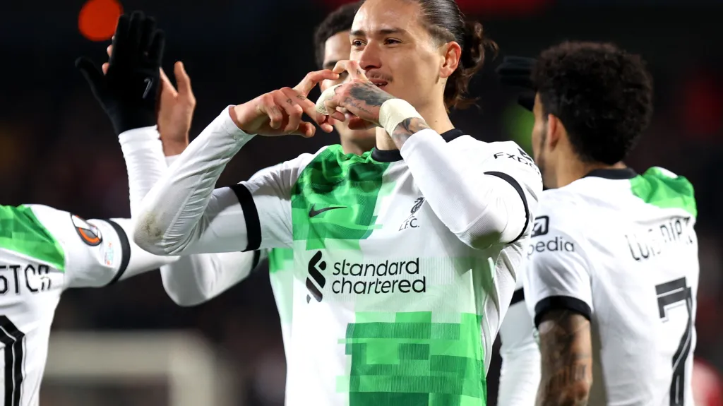 Darwin Núňez se raduje z branky