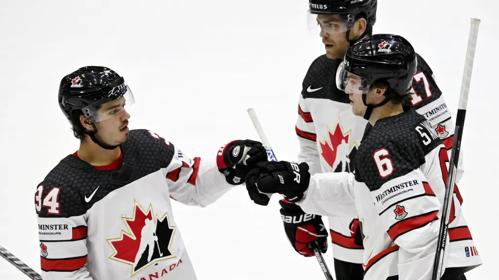 Kanaďané se radují z gólu na mistrovství světa