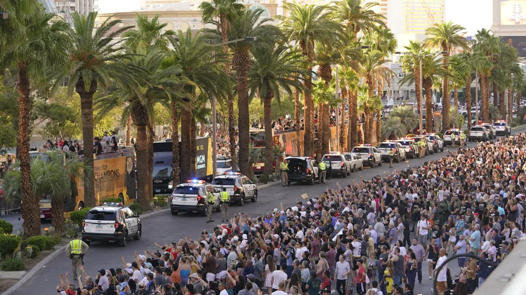 Oslavy triumfu Vegas doprovázely policejní manévry