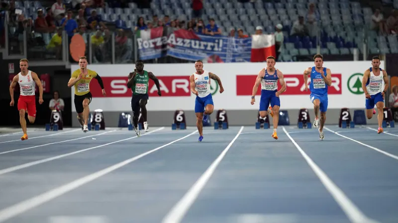 Rozběh sprinterů na 100 metrů