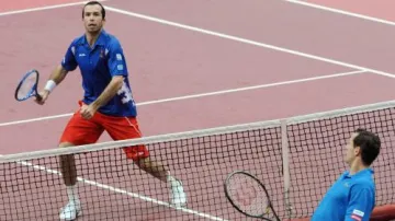 Radek Štěpánek (vlevo) a Michael Llodra