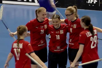 Florbalistky poprvé na MS inkasovaly, díky výhře nad Slovenkami už ale mají jistý postup