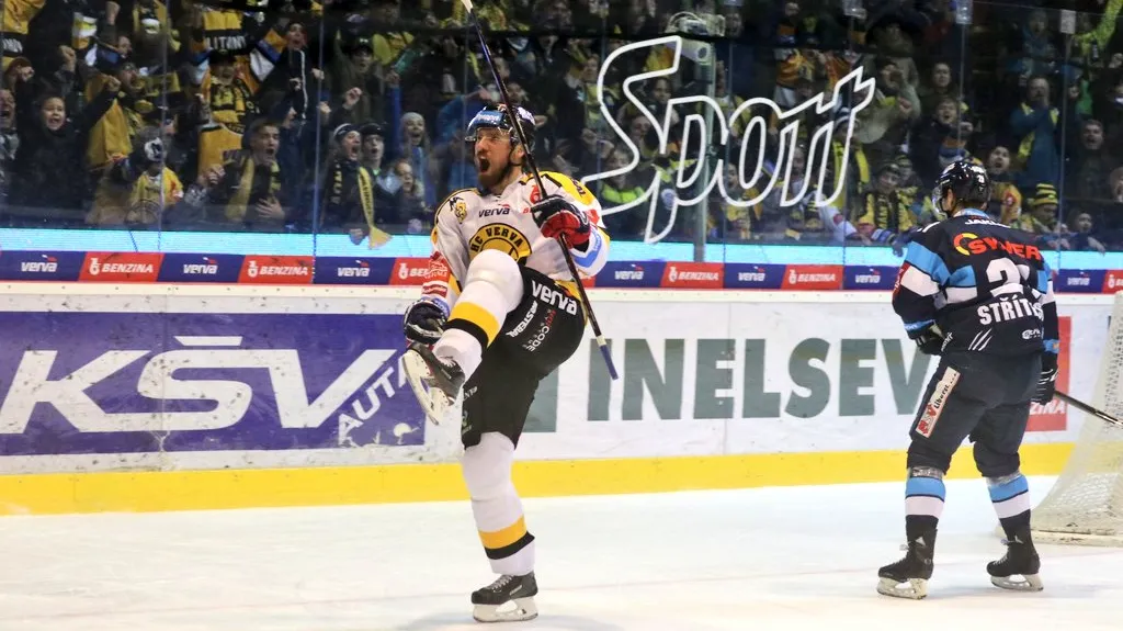 Lukáš Kašpar se raduje z branky