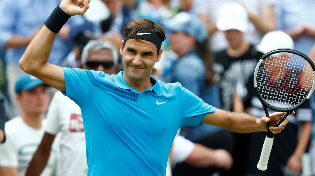Slavící Roger Federer