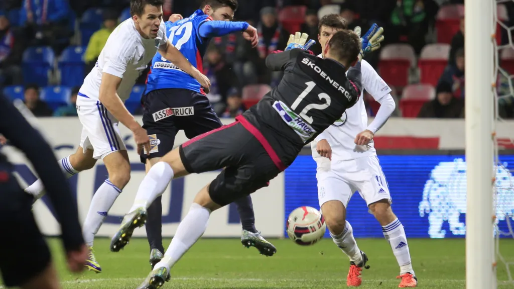 Michal Ďuriš skóruje v utkání s Mladou Boleslaví