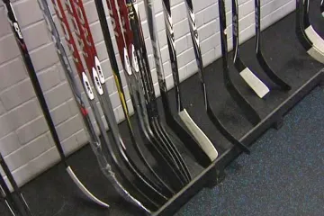 Výstroj hráčů Lokomotivu Jaroslavl osiřela