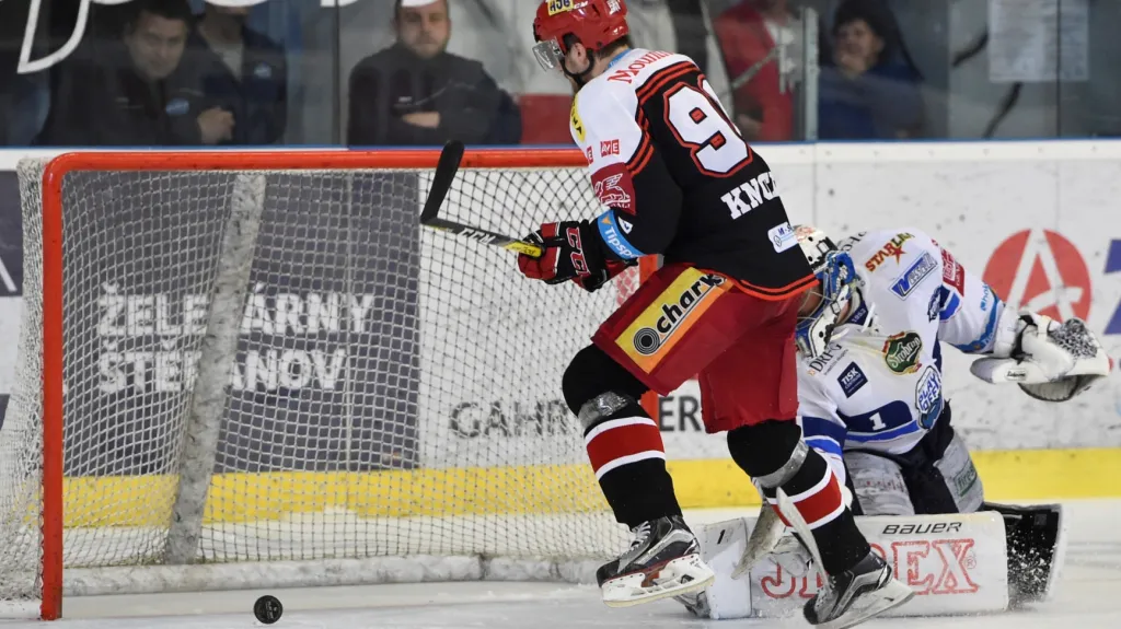 Tomáš Knotek překonává Marka Čiliaka