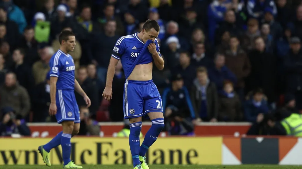 Zklamaní hráči Chelsea (vpravo John Terry)