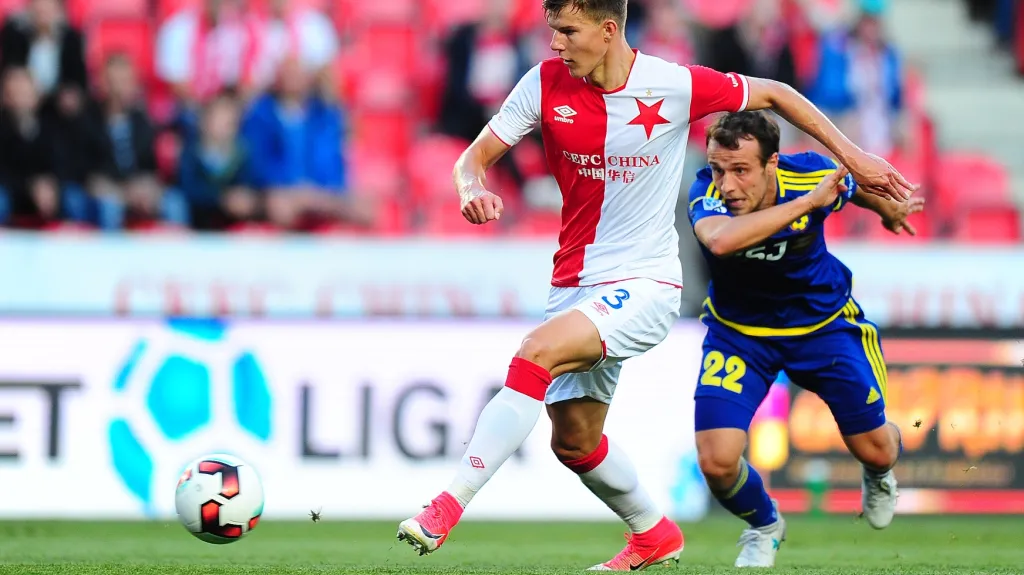Eduard Sobol v červenobílém dresu Slavie Praha