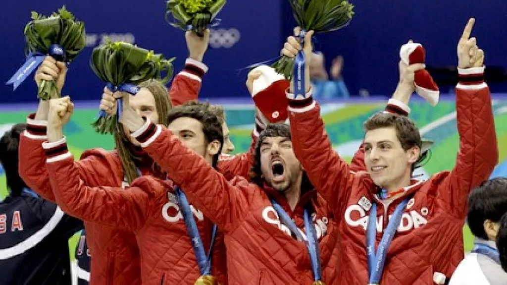 Kanaďané slaví zisk zlaté medaile