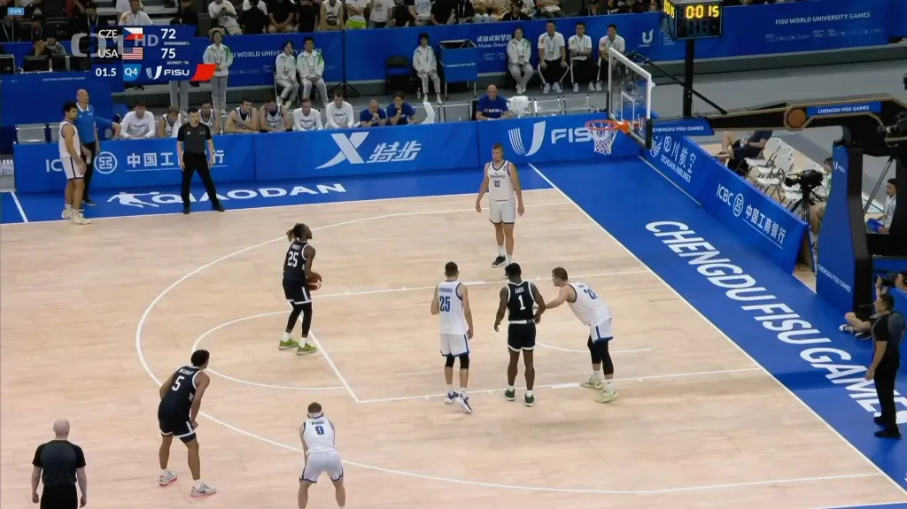 Češi těsně podlehli americkým basketbalistům