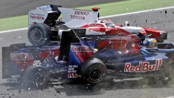 Kolize v úvodu Velké ceny Španělska