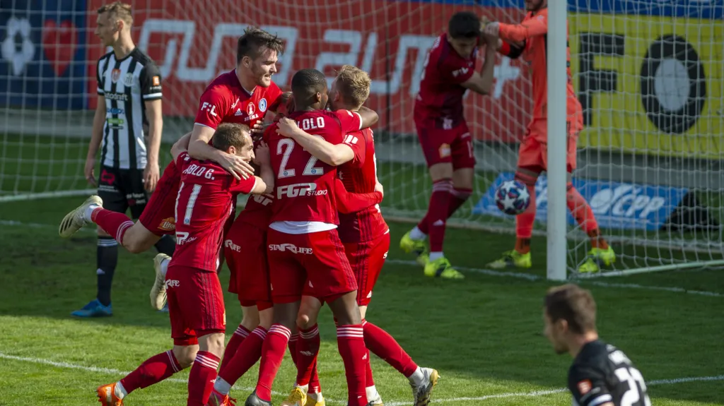 Olomoučtí fotbalisté slaví trefu v Českých Budějovicích