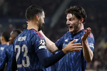 Mikel Merino a Declan Rice slaví gól v síti Slavie