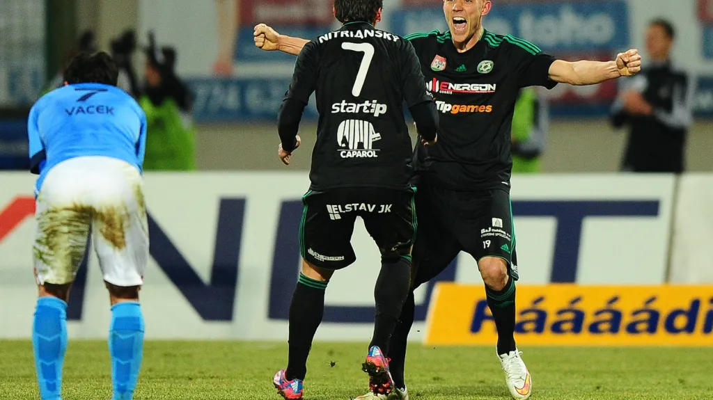 Slavící Roman Bednář (vpravo)