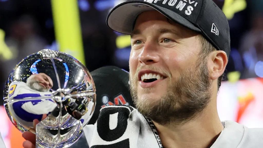 Matthew Stafford s Lombardiho trofejí