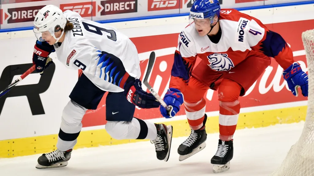 Trevor Zegras z USA v utkání proti českým juniorům