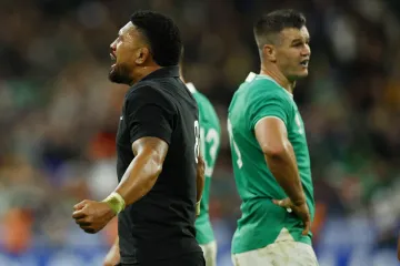 Slavící Ardie Savea a zklamaný Johnny Sexton