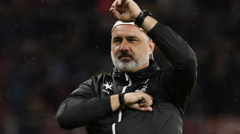 Trenér Jindřich Trpišovský oslavuje vítězství Slavie