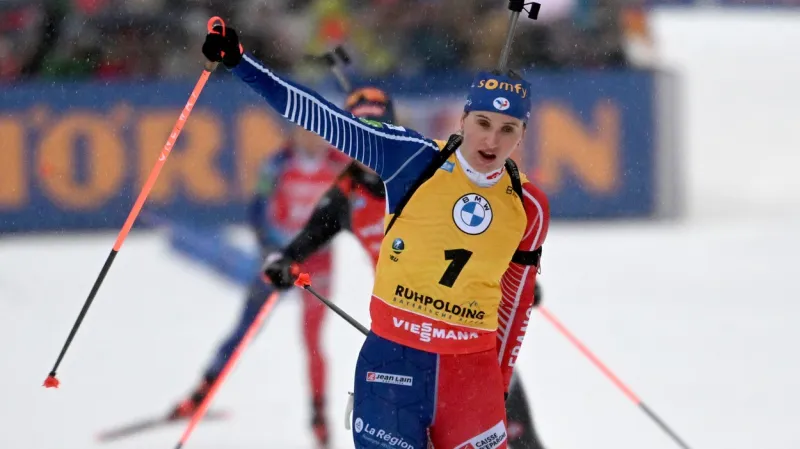 Sestřih závodu s hromadným startem žen v Ruhpoldingu