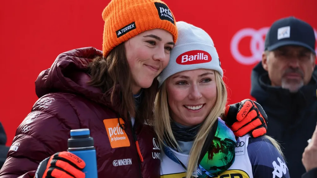 Petra Vlhová (vlevo) a Mikaela Shiffrinová