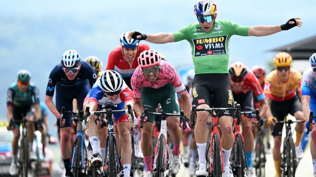 Belgičan Wout van Aert předčasně slaví vítězství