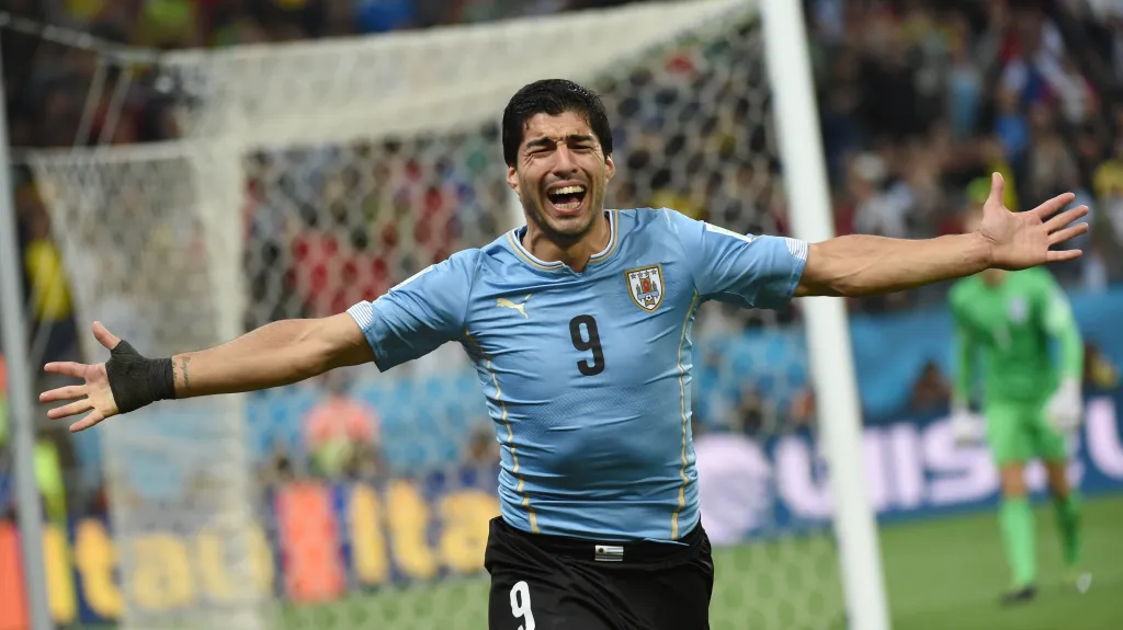 Luis Suárez slaví vítěznou branku Uruguaye