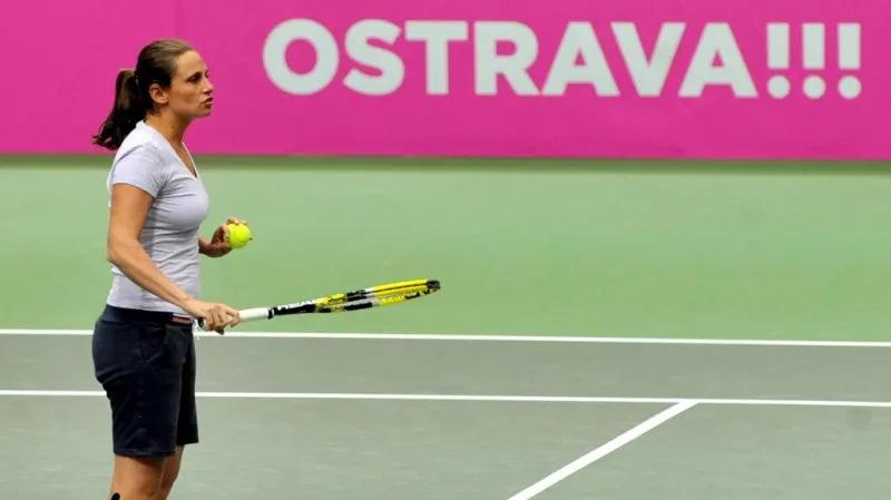 Roberta Vinciová zkouší kurt v Ostravě