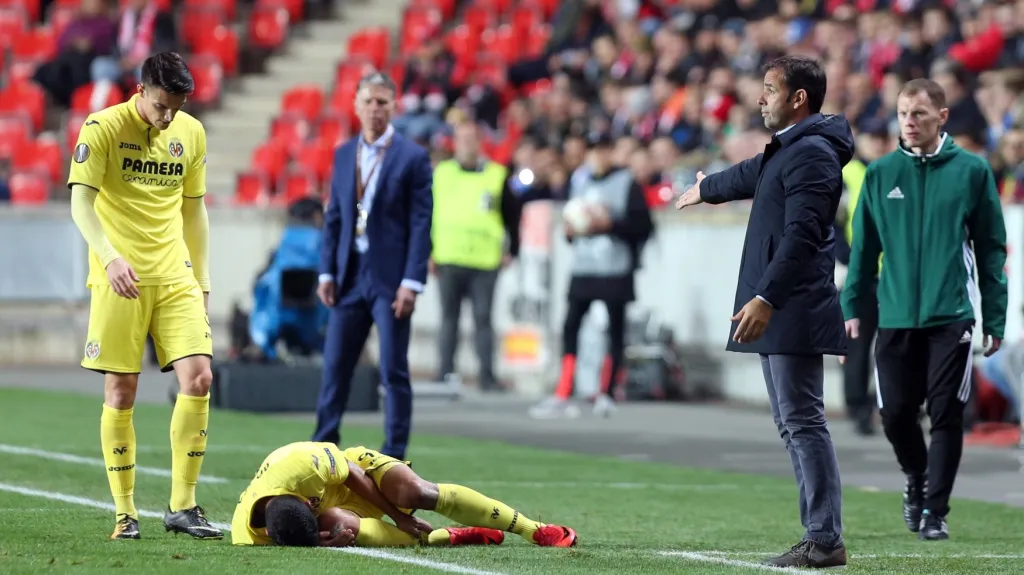 Trenér Javier Calleja a svěřenci z Villarrealu