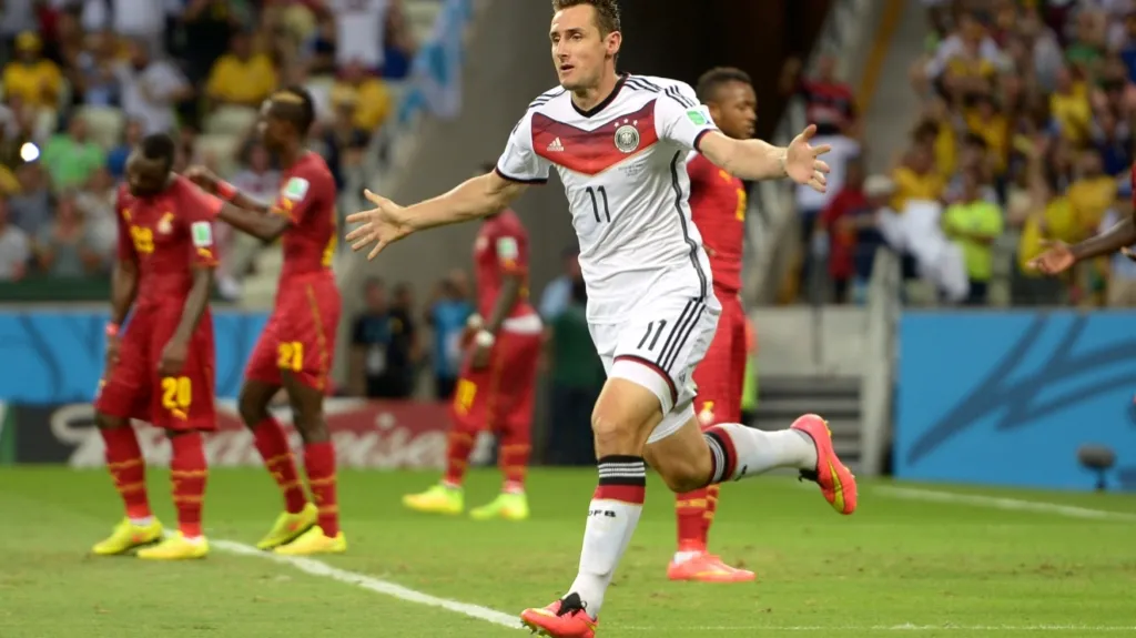 Miroslav Klose dal Ghaně gól na 2:2, celkově 15. na mistrovství světa