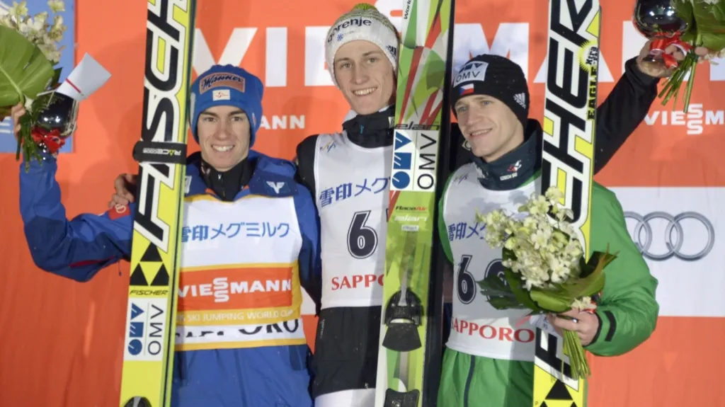 Roman Koudelka (vpravo) se v Sapporu vrátil na stupně vítězů