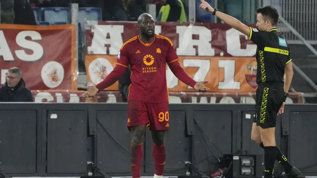 Ze hřiště musel i Lukaku