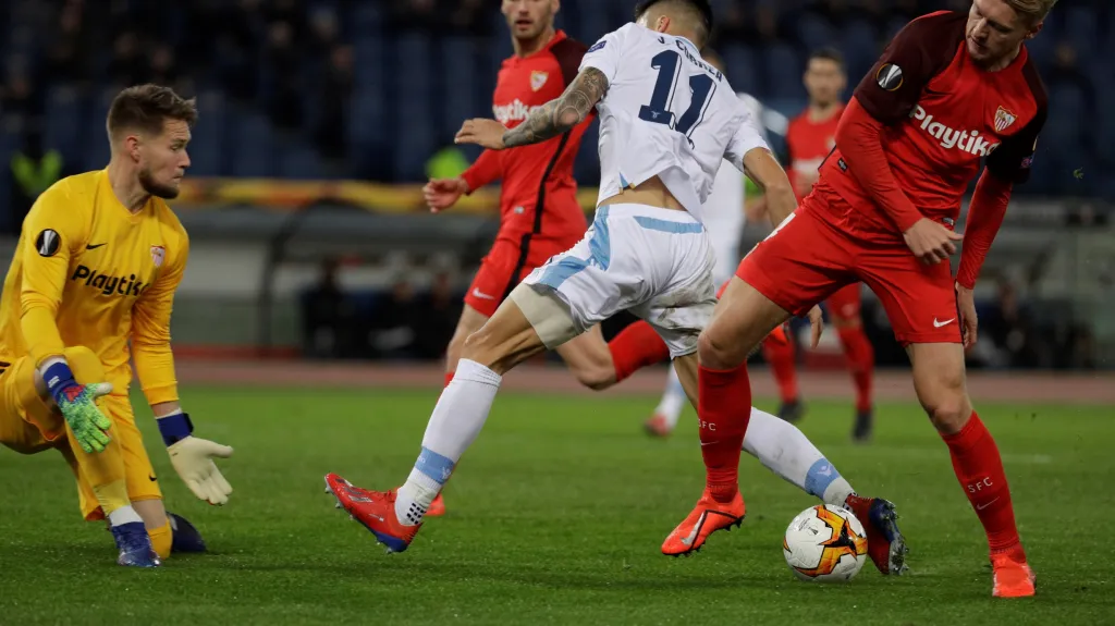 Tomáš Vaclík v utkání Sevilla - Lazio Řím