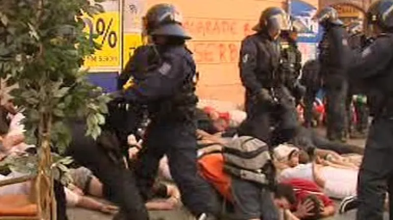 Policie zatýkala srbské fanoušky